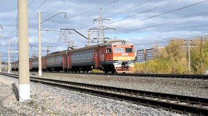 Электропоезд ЭД9Т-0019 с приветливой бригадой.
