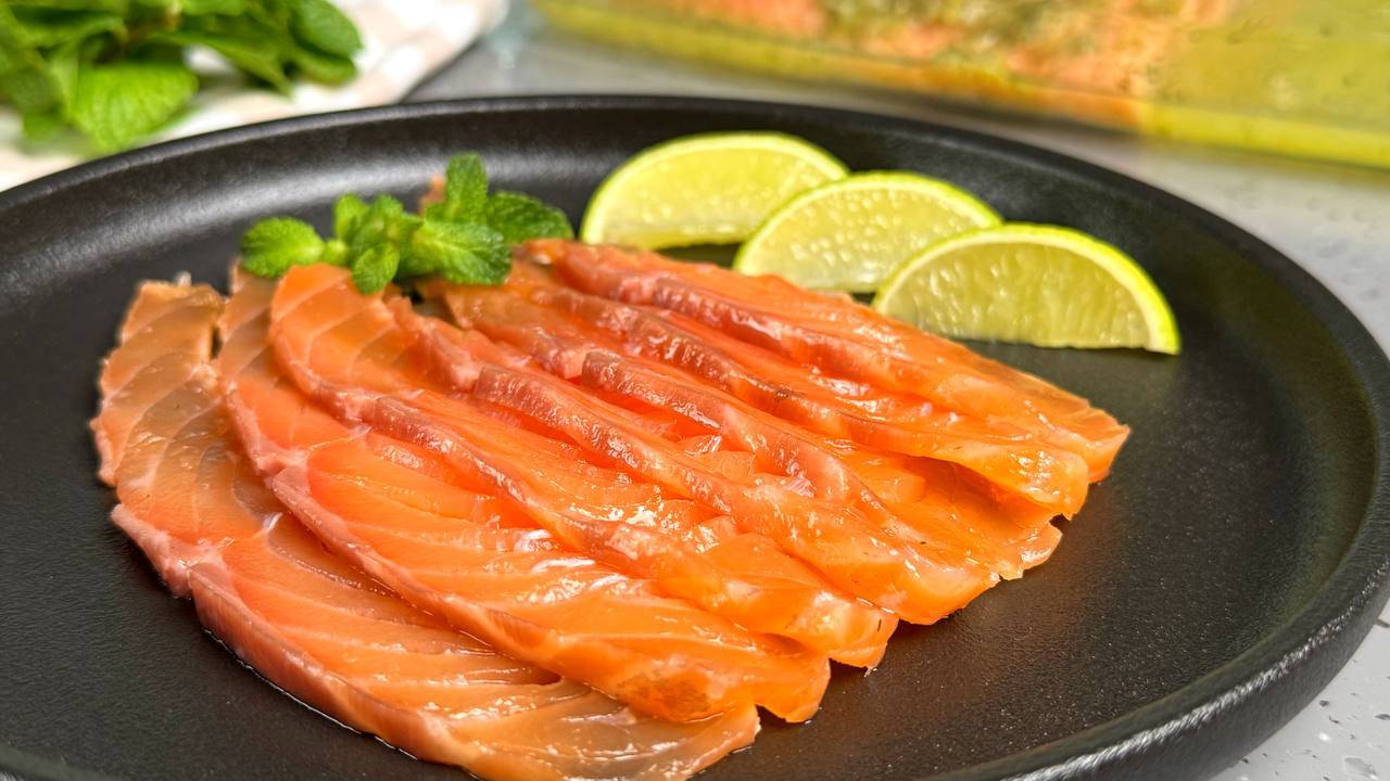 "Пьяная" семга или Как ПРОСТО и ВКУСНО засолить красную рыбу дома! Лосось в цитрусовом маринаде смотреть онлайн