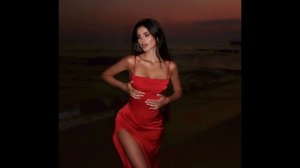 Nelly Mess- Красное платье