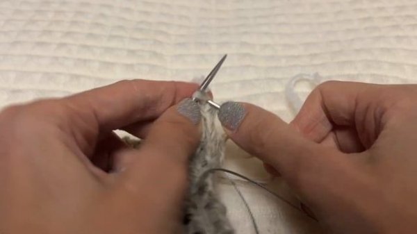 Быстро вяжется свитер  для маленькой собачки