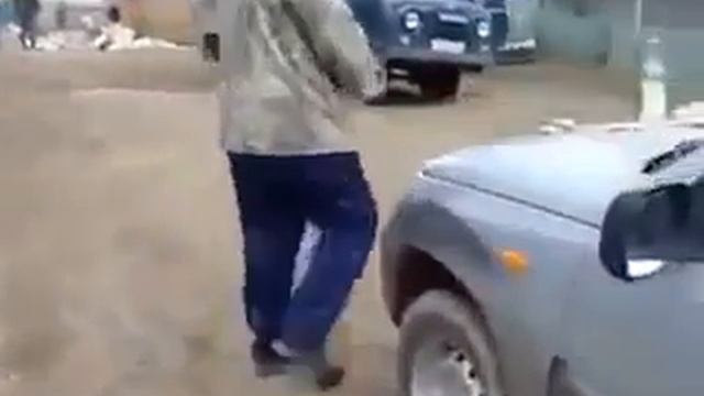 Зачем в машине кирпич? смотреть онлайн