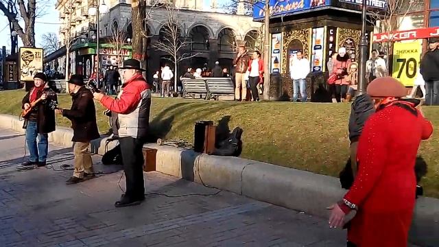 Заводная бабка dance dance в чотких тапках смотреть онлайн