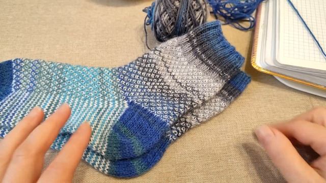 вязальный влог 1/25. Годовой носочный адвент. Связала дж смотреть онлайн