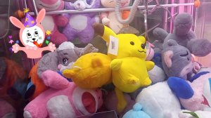 Игровой автомат Хватайка. Клешня сама скидывает игрушки в лунку.