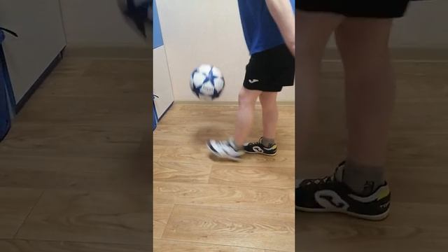 Набил мяч 1300. 10 лет. смотреть онлайн