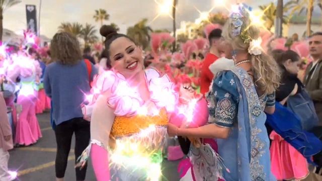 Харе Кришна 🙏 Карнавал с участием Харинамы. Канарски?