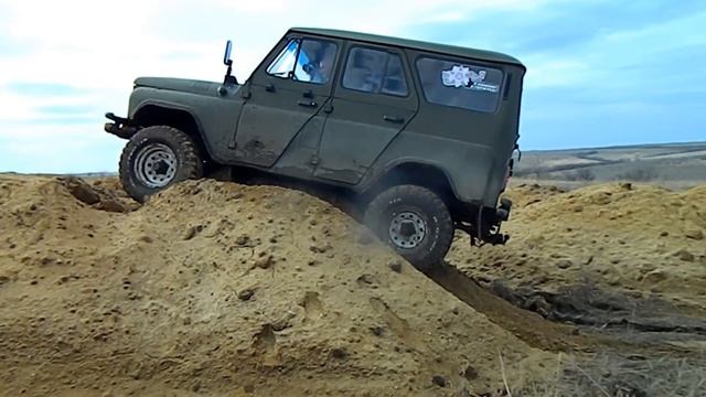 УАЗ и куча песка смотреть онлайн