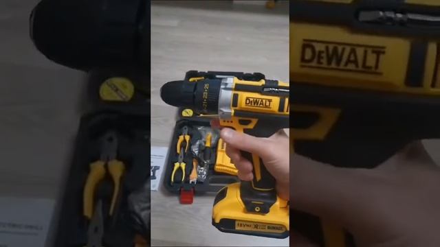 Шуруповерт MagnetDeWalt  набор инструментов