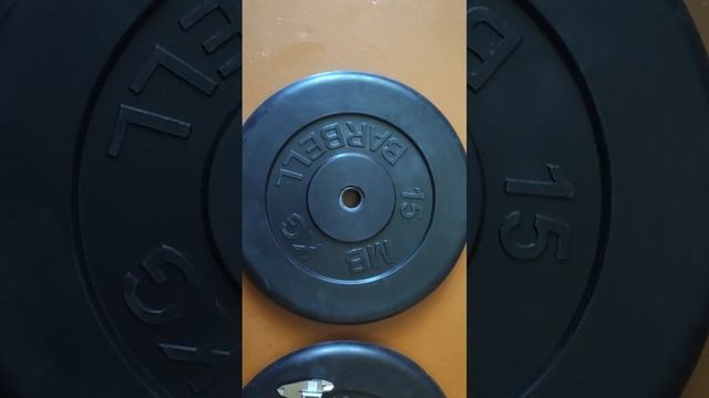 Распаковка — Диск для штанги MB Barbell d26мм 15кг смотреть онлайн