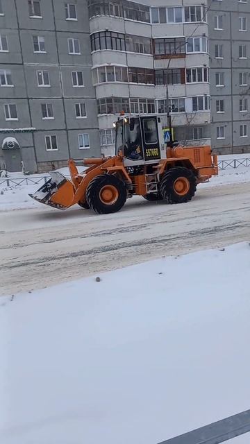 Едет чистить снег:))) смотреть онлайн