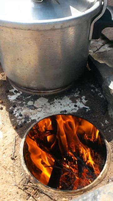 Живой Огонь виден из первой конфорки, а на второй стои? смотреть онлайн