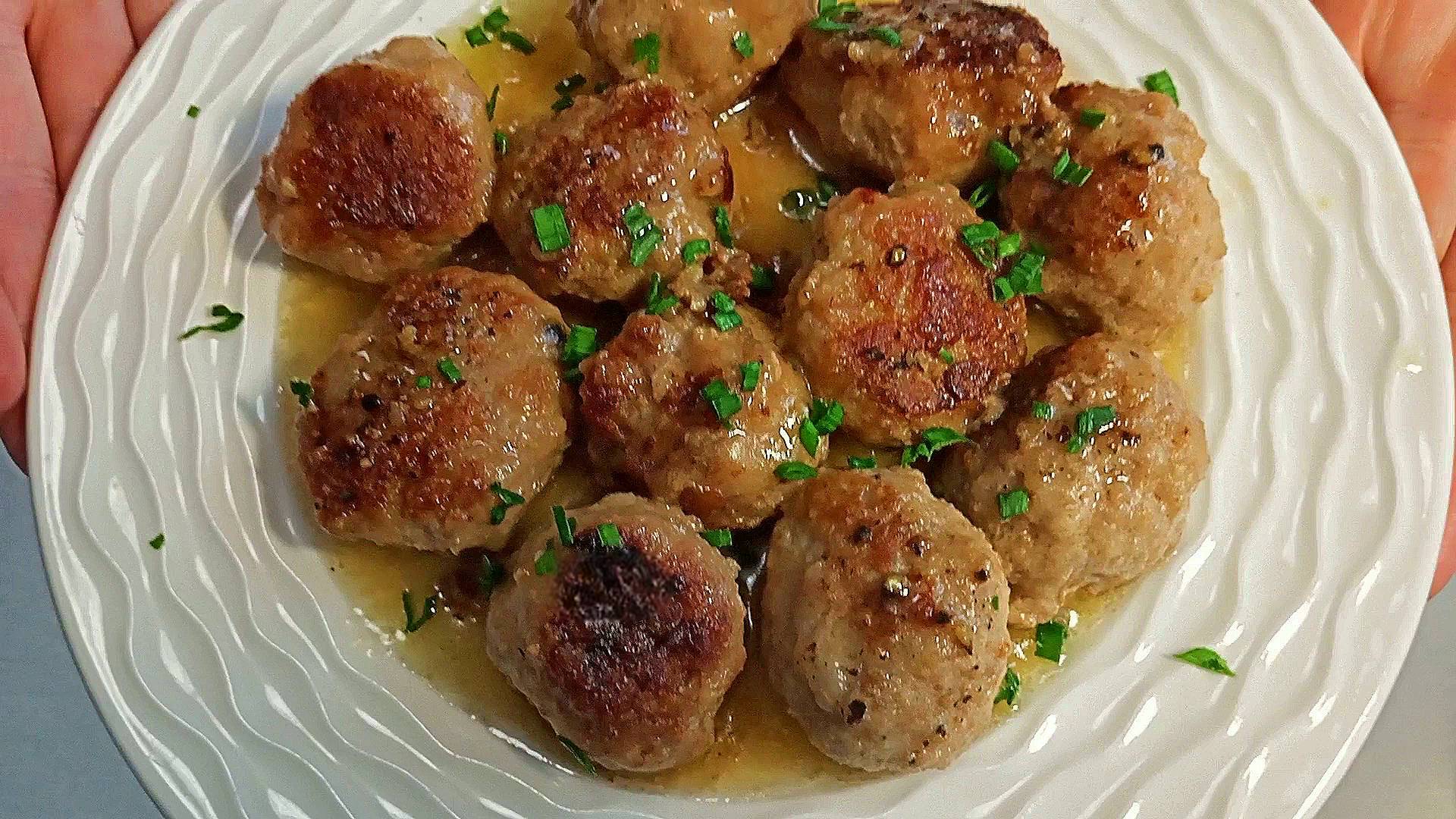 Тефтели в соусе на сковороде Домашние тефтели с подливой - очень вкусные и нежные. Рецепт смотреть онлайн