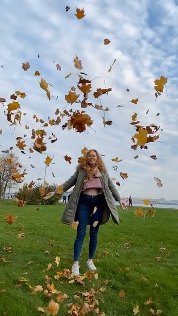 Парк 300-летия Лахта центр золотые листья #shorts смотреть онлайн