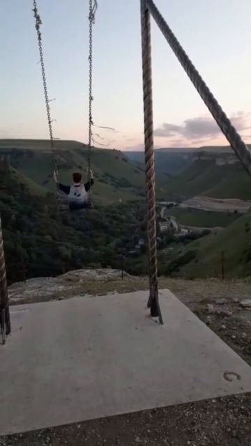 Качели над пропастью #рекомендации #shortsvideo #shortsyoutube #short смотреть онлайн