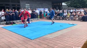 Показательное выступление группы самбо