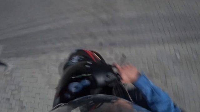 Подвез Андрюшу за 2 сигареты аж кепка слетела, осторож?