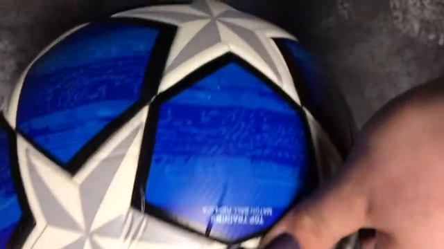 Футбольный мяч Adidas UEFA Champions League смотреть онлайн