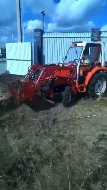 Минитрактор Kubota X20 с челюстным КУН смотреть онлайн