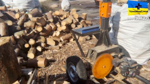 Легка колка дров з бензиновим дровоколом 