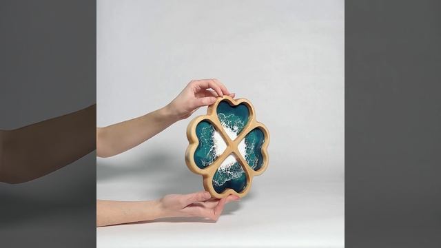 Деревянная менажница из кедра с эпоксидной смолой 220м? смотреть онлайн