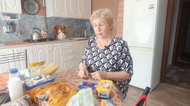 Получили пенсию накупили всего вредного. смотреть онлайн