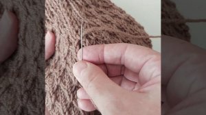 Сшиваем иглой связанные детали швом наружу.