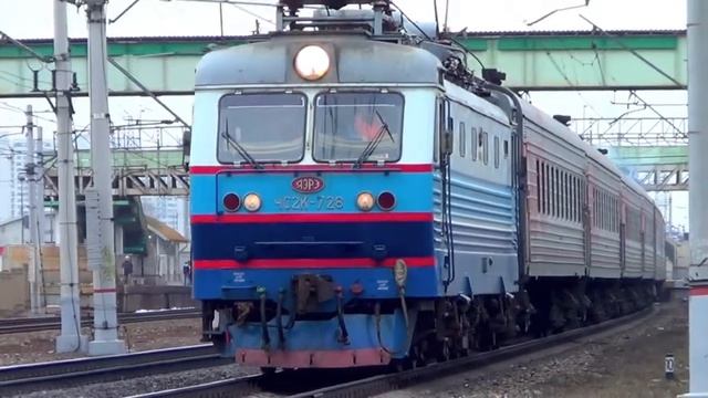ЧС2К-728 с поездом №132 + приветливый свисток:-)))