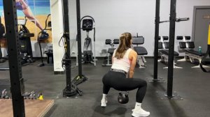 Присед Сумо с гирей