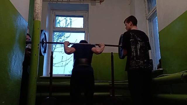 ПРИСЕДАНИЕ СО ШТАНГОЙ 100 КГ НА 3 РАЗА ПРИ С.В 69 КГ