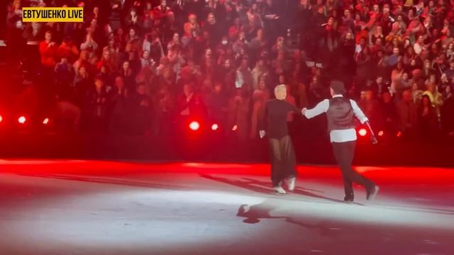 РОМАН КОСТОМАРОВ первый выход на лёд после болезни | ш? смотреть онлайн