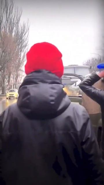 Украинцы без оружия останавливают колонны " освободит смотреть онлайн