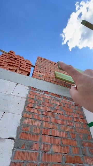 УБИРАЙ ВОВРЕМЯ СМЕСЬ ИНАЧЕ ПОВРЕДИШЬ КЛАДКУ СТЕН #стр?