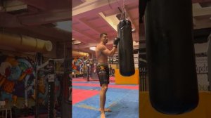 ОТРАБОТКА БЫСТРЫХ И СИЛЬНЫХ УДАРОВ НА МЕШКЕ — два пол?