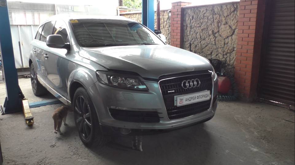 Замена помпы системы охлаждения двигателя на АУДИ Q7 2008 AUDI Q7 3,6 бензин