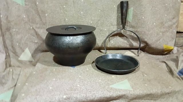 Чугунный чугунок на 4 литра +Крышка Чугунная + Сковорода Чугунная+Ухват кованый СССР смотреть онлайн