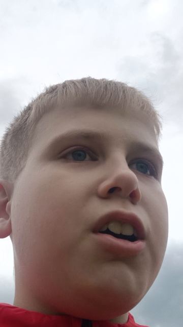 решил прогуляться по улице смотреть онлайн