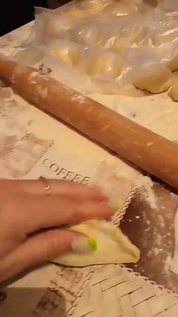 Пирожки картошка и капуста ;) смотреть онлайн