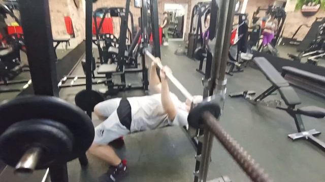 жим узким хватом в смите смотреть онлайн