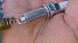 Замена свечей Лада Гранта. Двигатель 11182. Свечи NGK Киа р