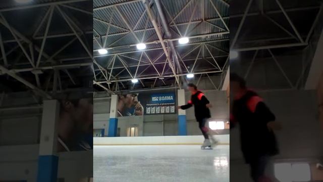 Я с ЛП катаюсь на коньках впервые😉✌️. смотреть онлайн