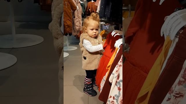 Вика приехала выбирать платье в магазин смотреть онлайн