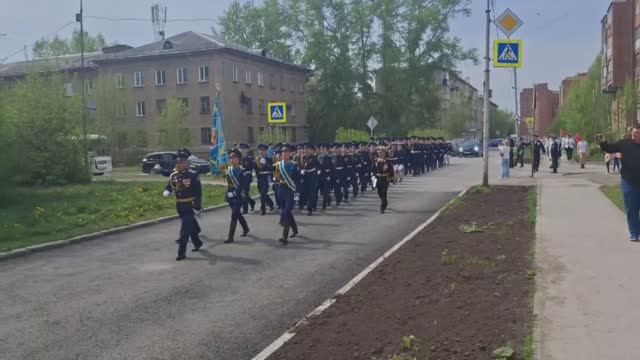 Возвращение с парада в корпус смотреть онлайн