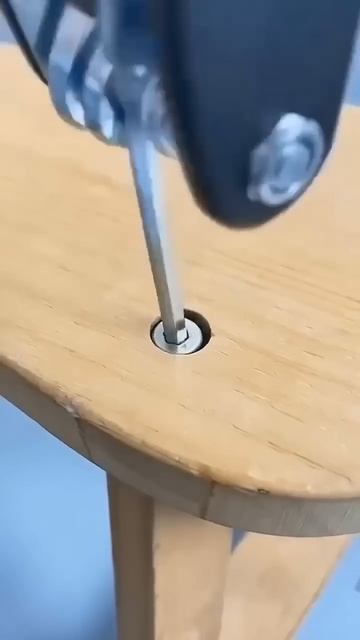 Компактний мультитул із 16 інструментами, що підходять смотреть онлайн