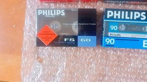 Запечатанные аудиокассеты Philips