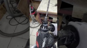 Необычный способ достать застрявший бур😉#перфоратор