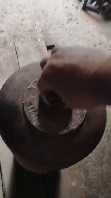 Как можно открутить винтель на газовый баллон в токар? смотреть онлайн