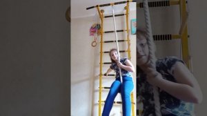 Трюки на шведской стенке