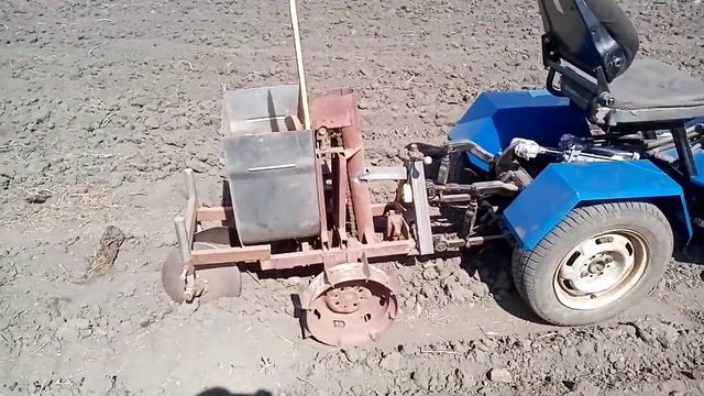 Работа с бороной и посадка картофеля на самодельном м? смотреть онлайн