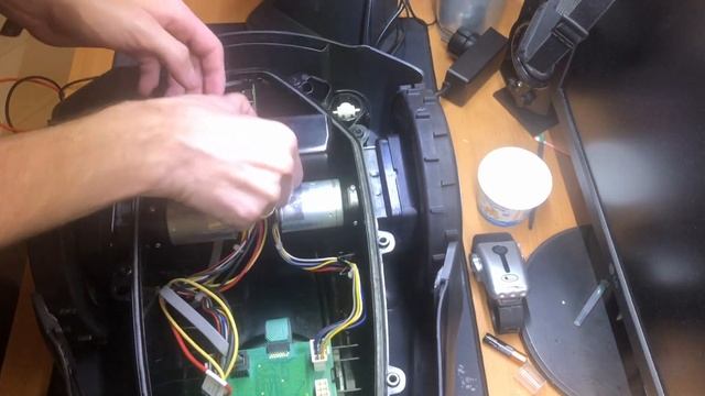 Робот газонокосилка Gardena SILENO Minimo не заряджається