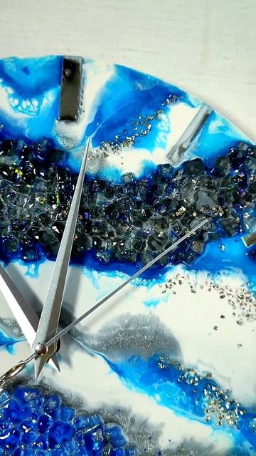 Часы белые голубые серые из смолы эпоксидки, resin art, wall d смотреть онлайн